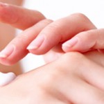 Bí quyết giữ da tay mềm mại trong mùa đông