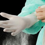 Đeo găng tay cao su bị ngứa, làm cách nào để phòng tránh?